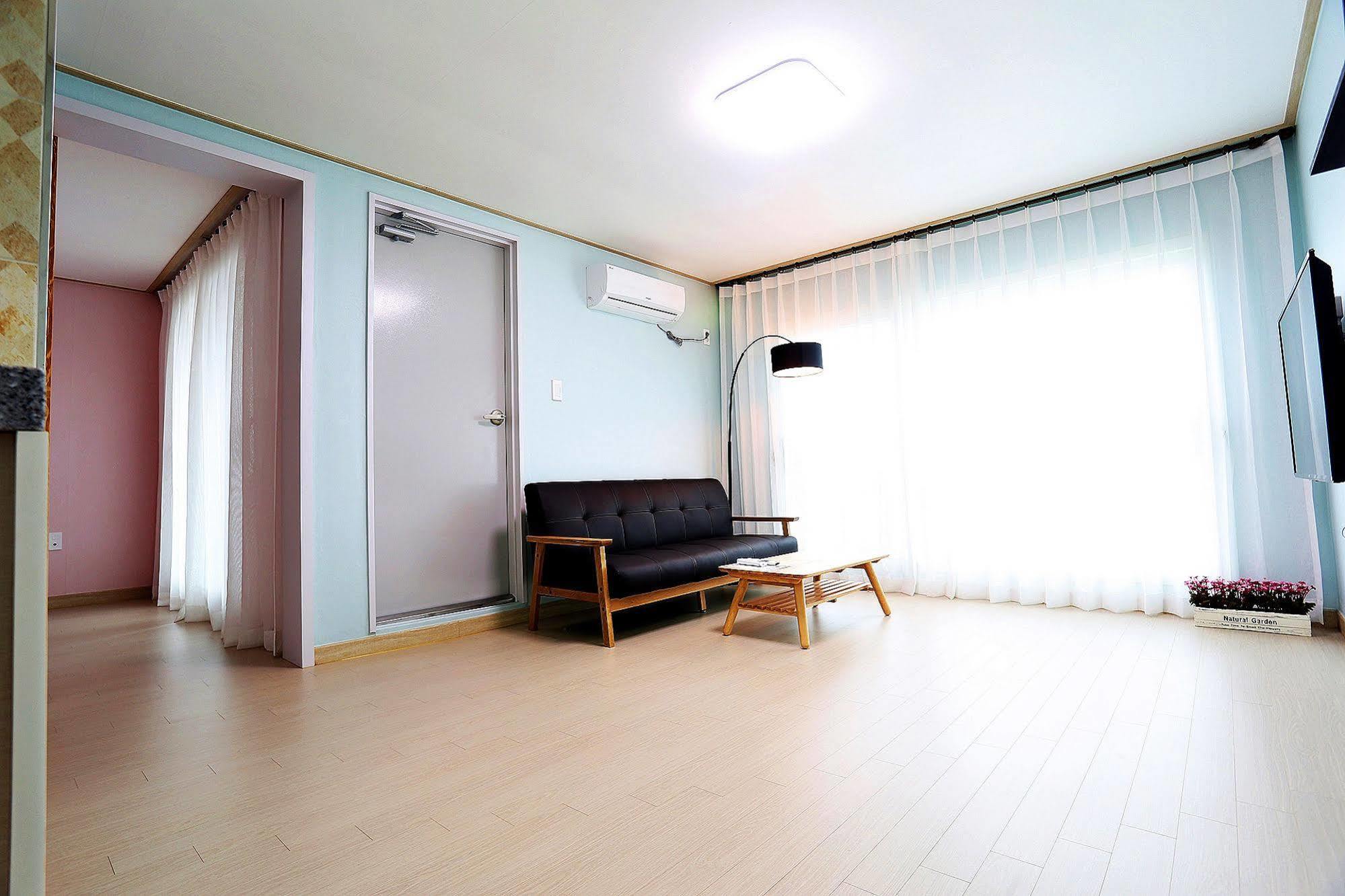 Jeju Inhouse Pension Seogwipo Exterior photo